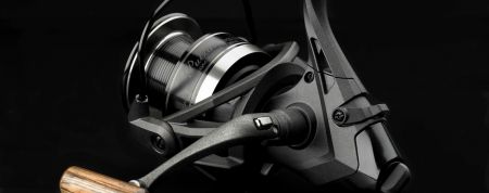 Pulzar BaitFeeder wirunning rolka - Kołowrotek spinningowy Okuma Pulzar Baitfeeder - system automatycznego podawania przynęty włącz/wyłącz - wirnik Cyclonic Flow